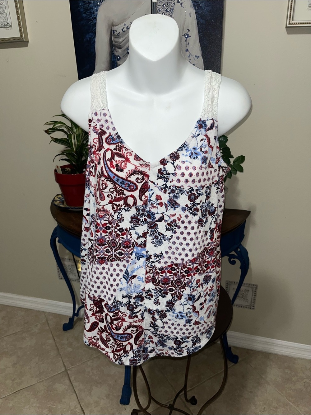 Absolutely Famous Paisley Stitched Lace Strap Tank Top - XL